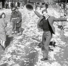 Celebrations after peace is declared in Sydney, 15 August 1945. Courtesy Cinesound-Movietone Productions. [Click the image to view the clip]