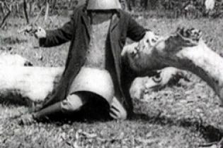 Ned Kelly's last stand, from 'The Story of the Kelly Gang' (1906)